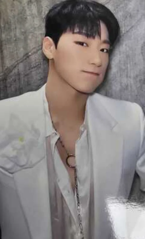 ATEEZ Golden Hour – Official Pob Photocards (Pout Version)