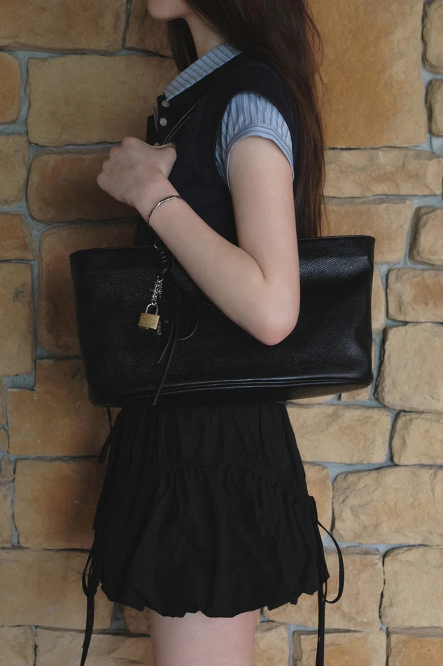 Avie muah AVIE Wide Port Bag