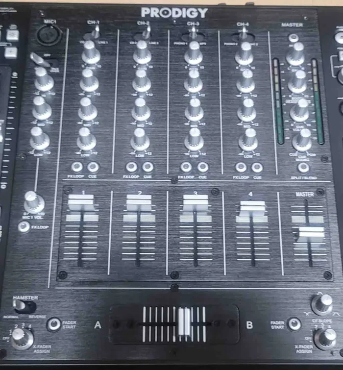 B-52 PRODIGY 4 Channel VCA Mixer with CD Players (SOLD AS IS, NO RETURNS – CD Players May or May Not Work – Mixer Works) Supply - Image 3
