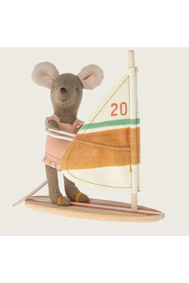 Beach mice, Surfer little sister