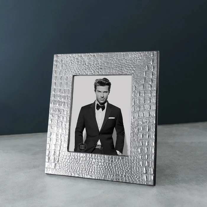 Beatriz Ball Pieles Croc 8*10 Frame