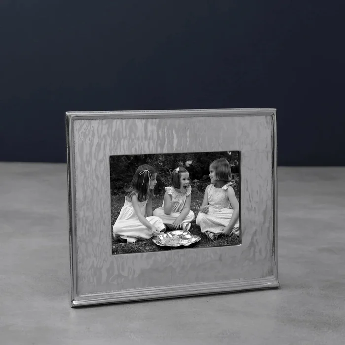 Beatriz Ball Shimmer Horizontal 5*7 Frame