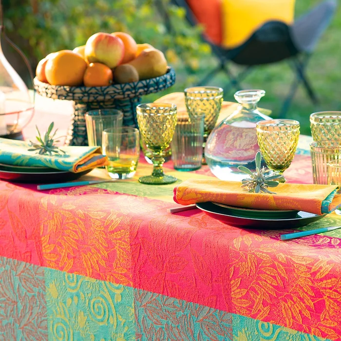 Garnier Thiebaut Mille Buissons Floraison Round Tablecloth, 69″