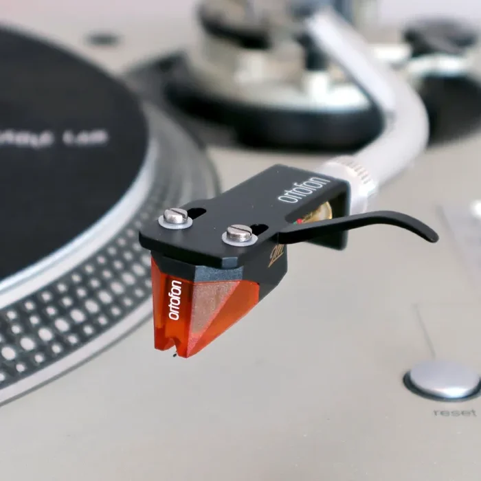 Ortofon: 2M Bronze Cartridge Mounted on SH-4 Headshell (Black)