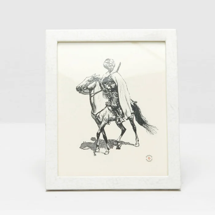 Pigeon And Poodle Westport 8*10 White Lacquered Eggshell Frame