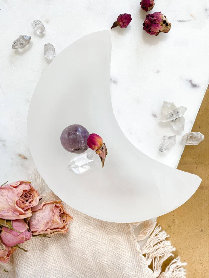 Selenite Offering Bowl (Unetched) – Crescent Moon (3″)