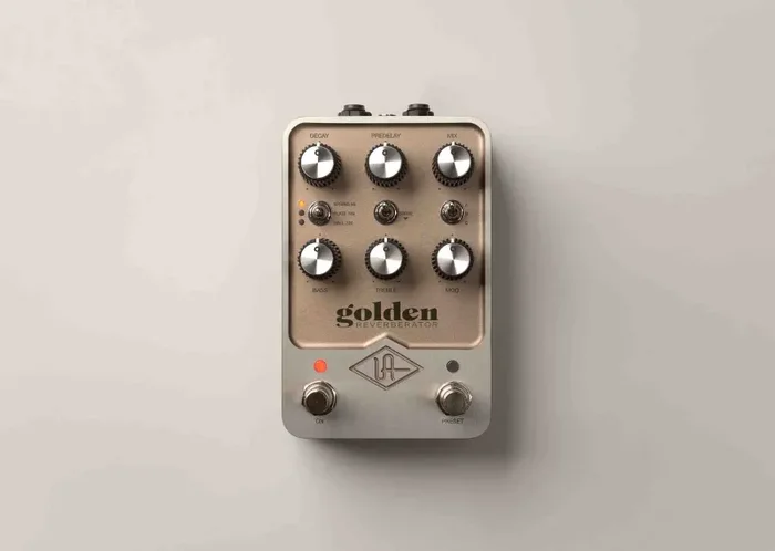 Universal Audio GOLDEN Reverberator Stereo Effects Pedal