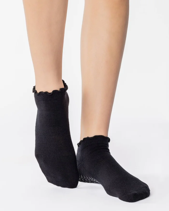 Women’s Ruffle Full Foot Grip Sock: M/L